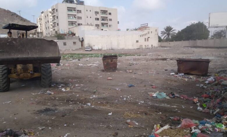 ٢٠٠٠ طن من القمامة تم رفعها خلال اسبوع في حملات النظافة بعدن