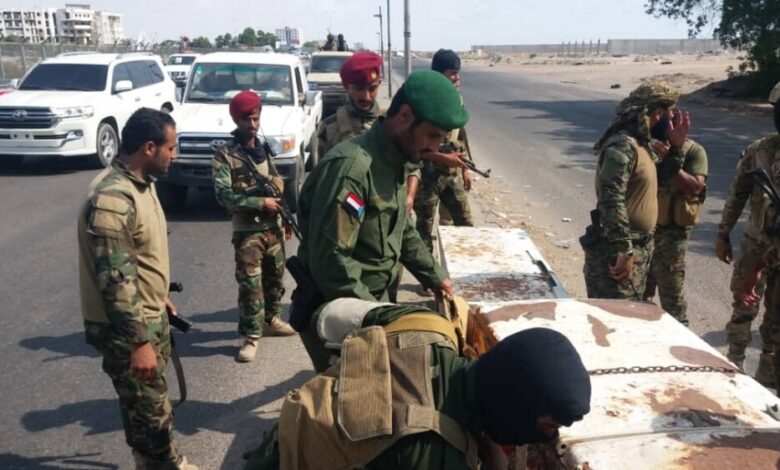 قوات الحزام الأمني تواصل حملة رفع الحواجز الأمنية في العاصمة عدن