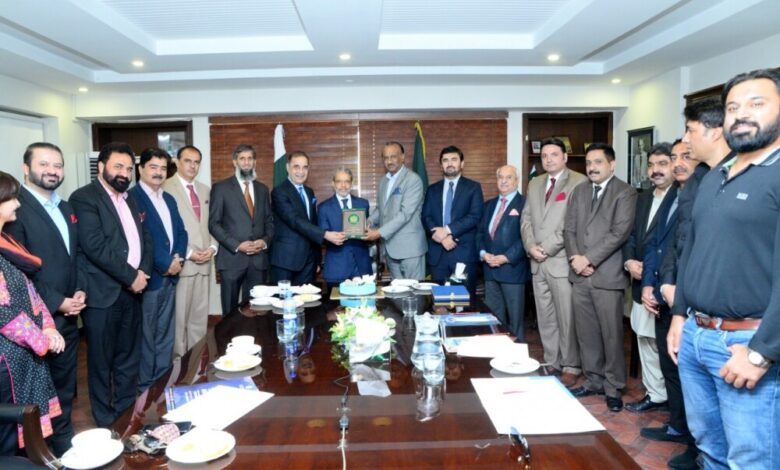 السفير العشبي يبحث مع مسؤول باكستاني سبل تعزيز العلاقات التجارية بين البلدين