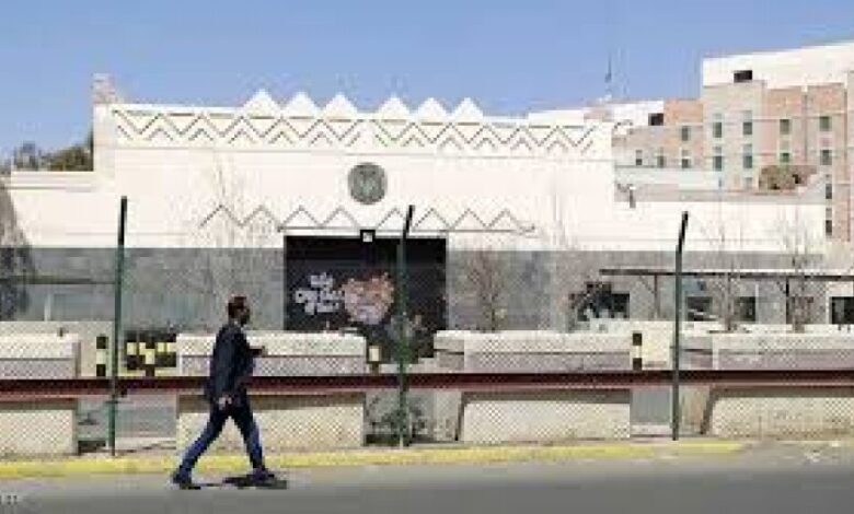 السفارة الامريكية باليمن تقدم 5 ملايين دولار مكافأة لمن يدلي بهذه بمعلومات