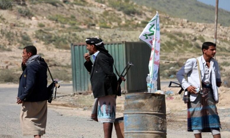 الحكومة تتهم الحوثيين باختطاف وإعدام ثلاثة جنود شمالي الضالع
