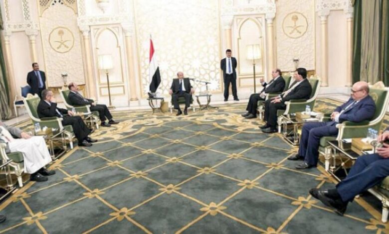 هادي يشدد على تشكيل حكومة تلبّي تطلعات اليمنيين... سريعاً