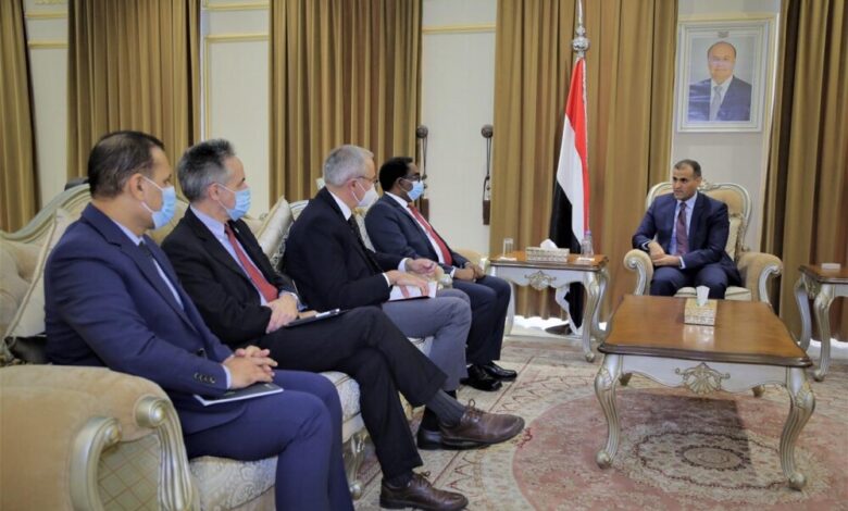 وزير الخارجية يبحث مع (الفاو) خطة الاستجابة لمكافحة الجراد الصحراوي في اليمن