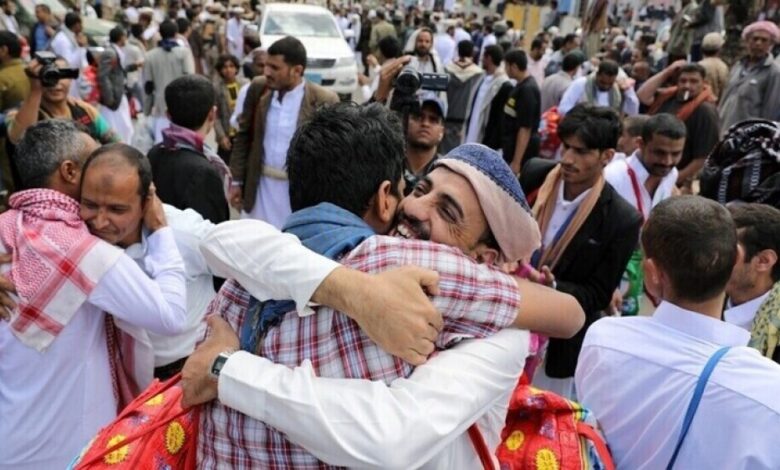 الحوثيون: صفقة الأسرى الجديدة تشمل 300 أسير من الجانبين بينهم شقيق هادي