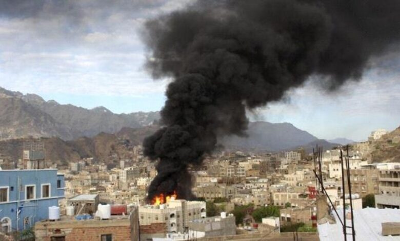 مقتل وإصابة 12 مدنيا بينهم نساء وأطفال بقصف حوثي على تعز