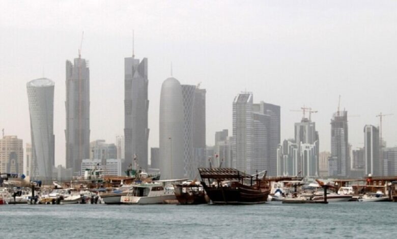 قطر تحتجز قارب صيد بحريني في مياهها الأقليمية وتحيل طاقمه للنيابة