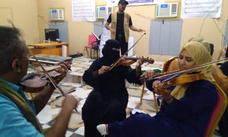 مكتب وزارة الثقافة بالمكلا يُنظم دورة تدريبية في الموسيقى