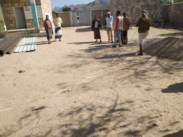 وكيل محافظة أبين يدشن مشروع المظلة الحديدية لمدرسة 22 مايو في جبلة الوزنة بمودية