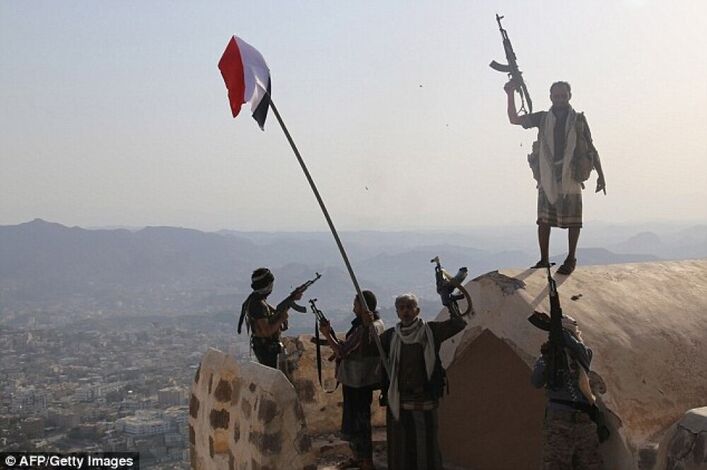 هجوم شامل لقوات الجيش والمقاومة بتعز وتقهقر لميلشيات الحوثي