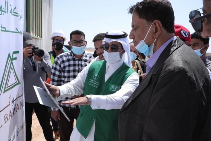 محافظ المهرة يتفقد سير العمل في مشروع مدينة الملك سلمان التعليمية والطبية الذي يموله البرنامج السعودي
