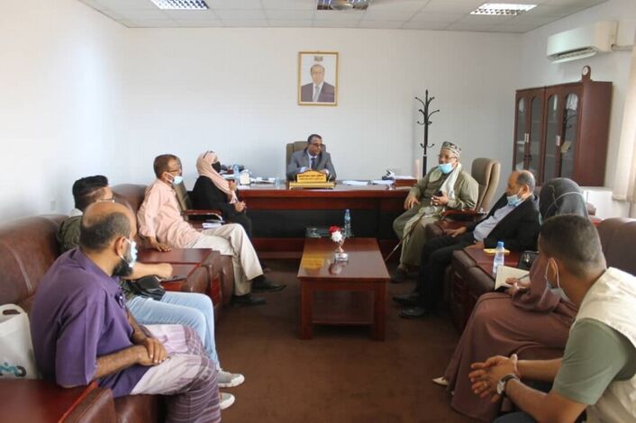 الوزير الزعوري يدشن تسيير قوافل إغاثة للأسر المتضررة من الحرب في محافظة لحج.