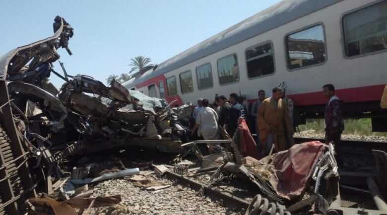 عشرات القتلى والجرحى في تصادُم قطارين بصعيد مصر