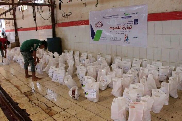 بتمويل مؤسسة صلة.. الرواد للتنمية تنفذ مشروع توزيع اللحوم بمحافظة عدن